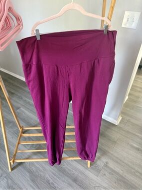 Old Navy Magenta Maternity Stretch Leggings